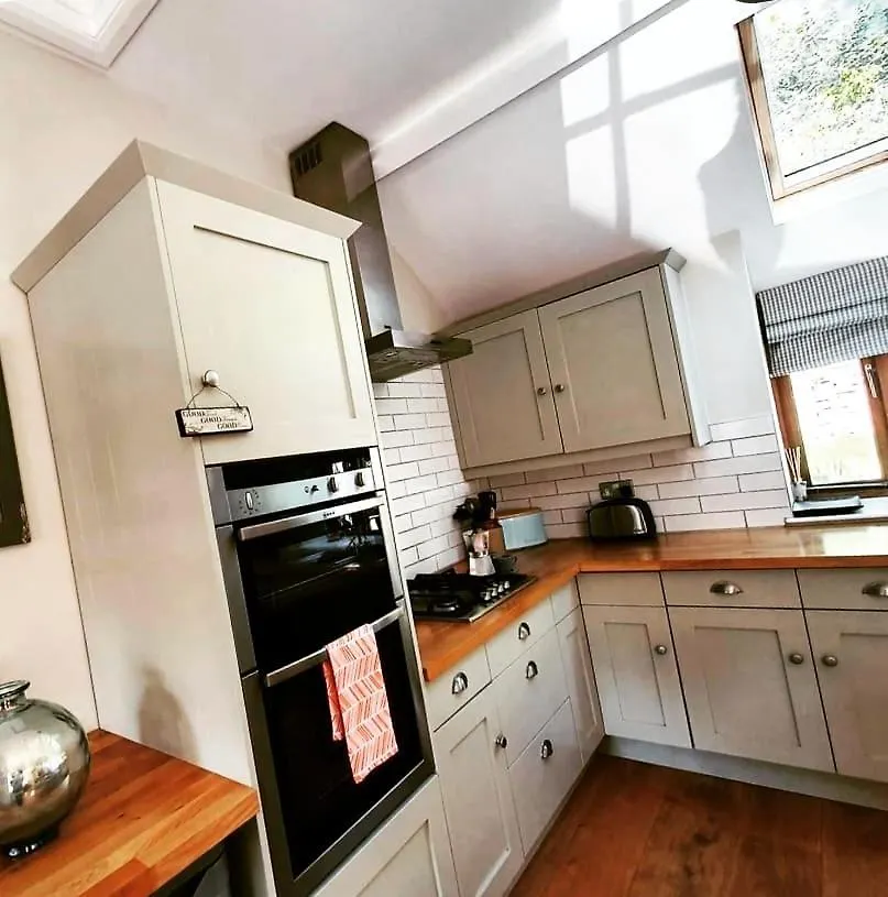 The Little Barn @ Bath With Large Hot Tub Apartment 0*,