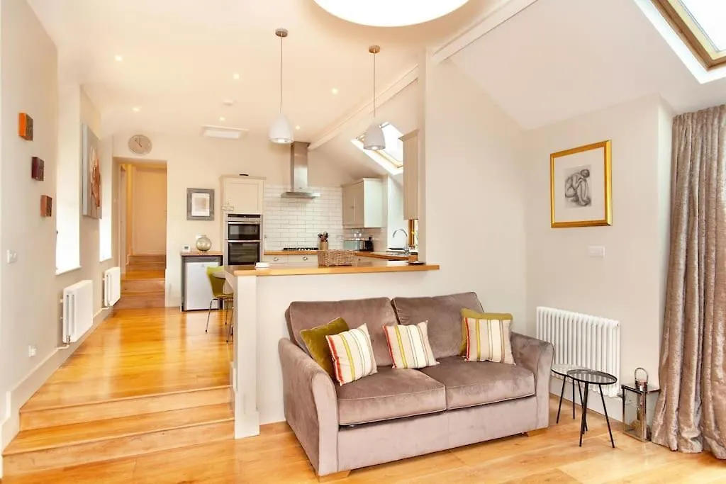 The Little Barn @ Bath With Large Hot Tub Apartment United Kingdom
