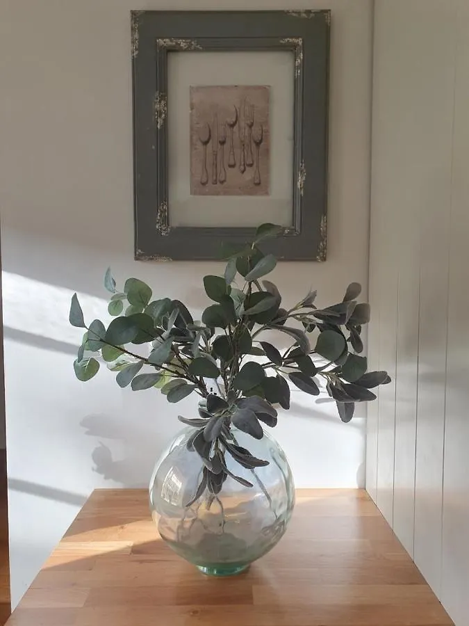 The Little Barn @ Bath With Large Hot Tub Apartment 0*,  United Kingdom