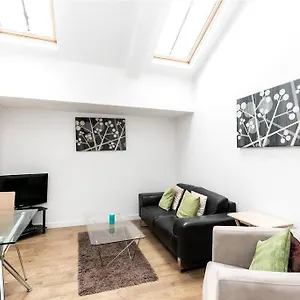 https://stunning-executive-relocation-2-bed-apartment.hotelsaberdeenuk.com